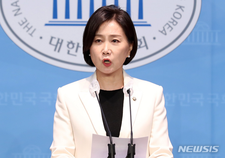 [서울=뉴시스] 이영환 기자 = 허은아 국민의힘 의원이 3일 오전 서울 여의도 국회 소통관에서 최고위원 출마 기자회견을 하고 있다. 2023.02.03. 20hwan@newsis.com