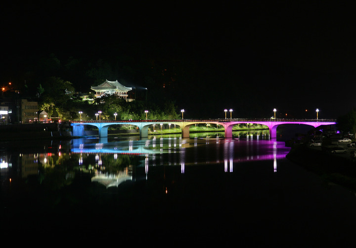 밀양 8경 중 하나인 영남루 야경. *재판매 및 DB 금지