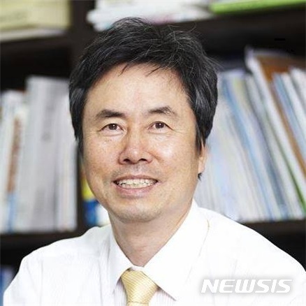 [부천=뉴시스] 정일형 기자 = 김기찬 가톨릭대 교수. (사진은 가톨릭대 제공)