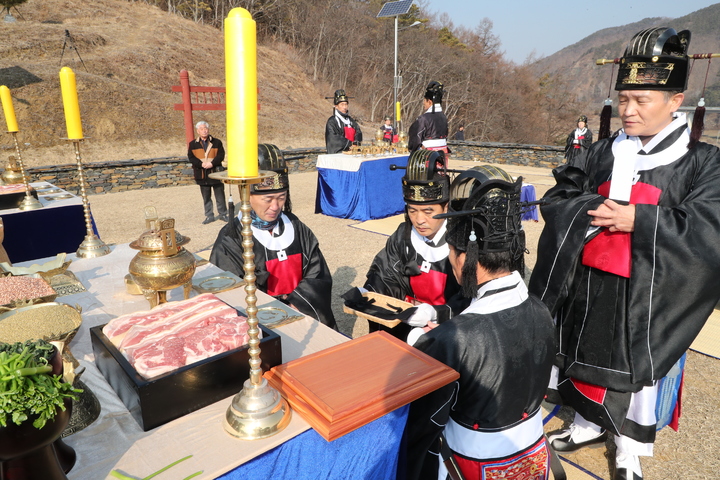 [보은=뉴시스] 안성수 기자 = 충북 보은군 회인사직단 보존회는 4일 전통 회인면 중앙리에서 사직대제를 봉행했다. (사진=보은군 제공) 2023.2.4. photo.newsis.com *재판매 및 DB 금지