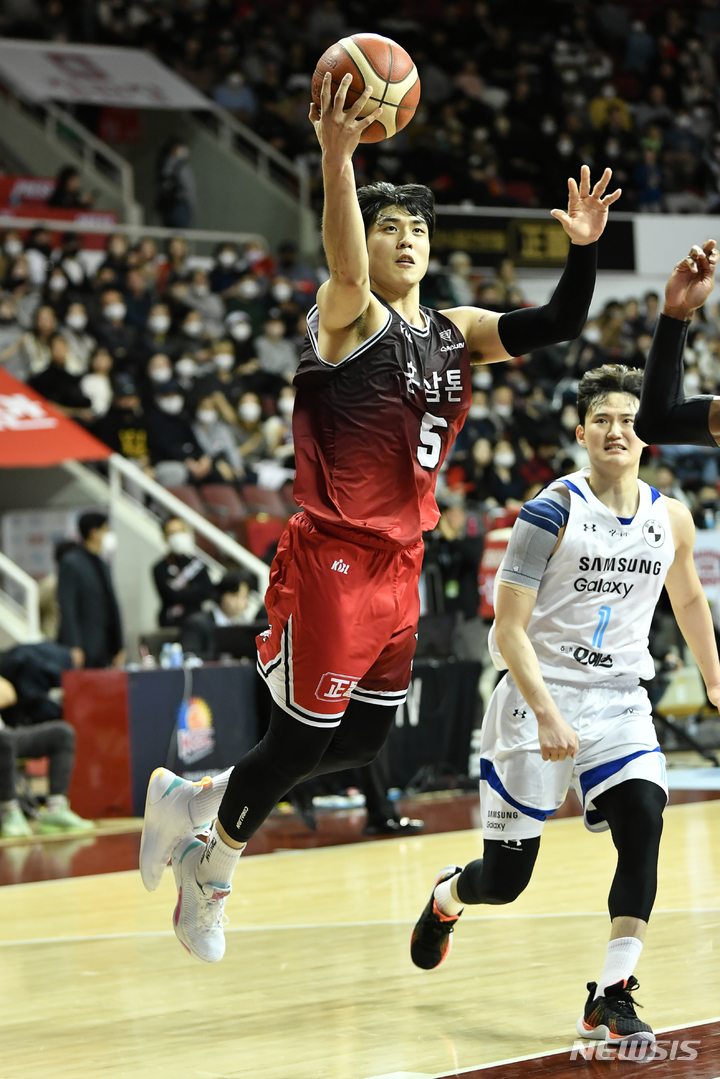 [서울=뉴시스]프로농구 인삼공사 변준형. (사진=KBL 제공)