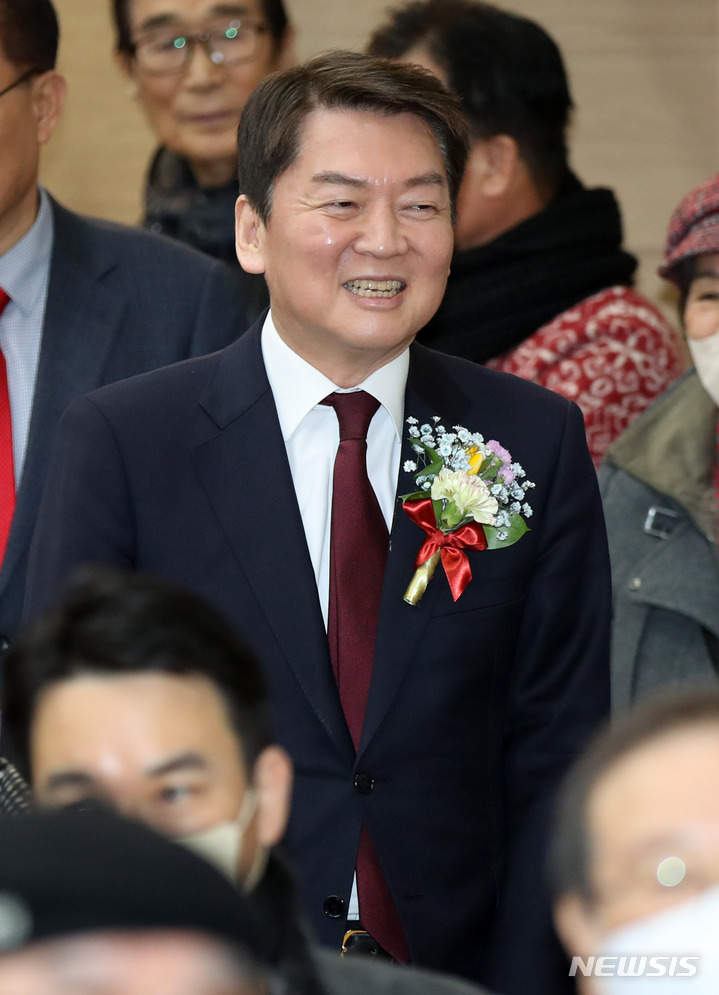 [고양=뉴시스] 고범준 기자 = 안철수 국민의힘 당대표 후보가 4일 오후 경기도 고양시 일산서구청에서 열린 경기 고양정 당협 신년하례식 및 당원교육에 참석하고 있다. 2023.02.04. bjko@newsis.com