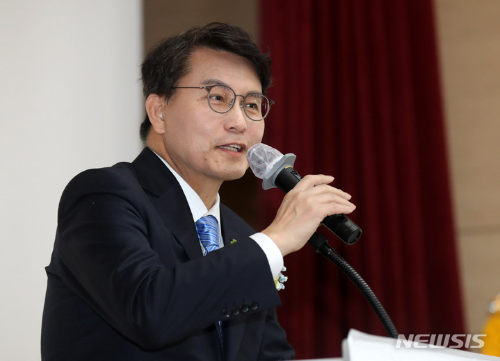 [고양=뉴시스] 고범준 기자 = 윤상현 국민의힘 당대표 후보가 4일 오후 경기도 고양시 일산서구청에서 열린 경기 고양정 당협 신년하례식 및 당원교육에서 인사말을 하고 있다. 2023.02.04. bjko@newsis.com