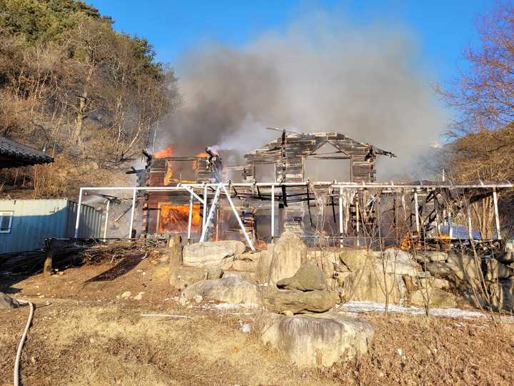 인제 북면 한계리 주택 화재 (사진=강원도소방본부 제공) *재판매 및 DB 금지