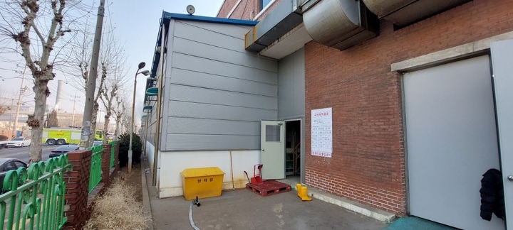 [안산=뉴시스] 안산 과산화수소 누출. (사진=경기도 소방재난본부 제공) 2023.02.05. photo@newsis.com *재판매 및 DB 금지