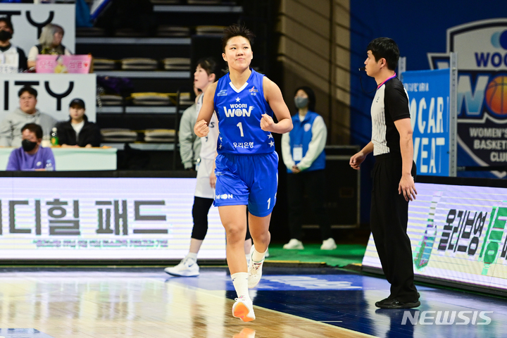 [서울=뉴시스]여자프로농구 아산 우리은행 박지현 (사진 = WKBL 제공)