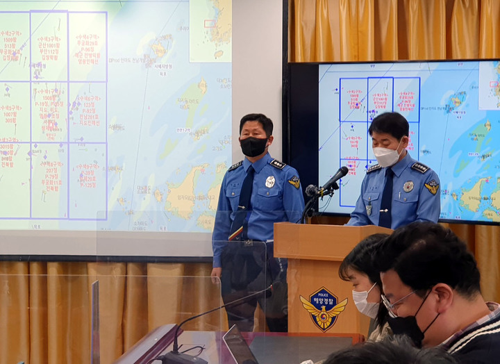 [목포=뉴시스] 박상수 기자 = 김해철 목포해경서장이 5일 오후 목포해경에서 신안 임자도 해상 청보호 전복사고와 관련, 긴급 브리핑을 갖고 있다. 2023.02.05. parkss@newsis.com *재판매 및 DB 금지