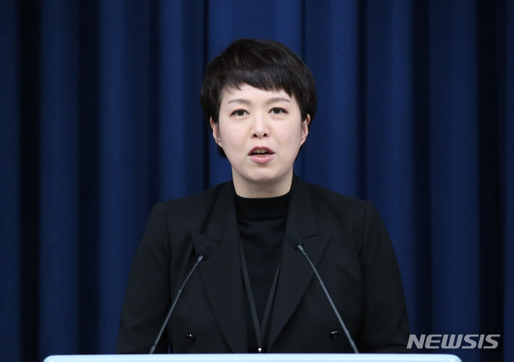 [서울=뉴시스] 전신 기자 = 김은혜 홍보수석이 5일 서울 용산 대통령실 청사에서 인선 및 현안 브리핑을 하고 있다. 2023.02.05. photo1006@newsis.com
