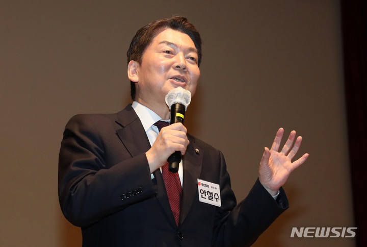 [서울=뉴시스] 고범준 기자 = 안철수 국민의힘 당대표 후보가 지난 5일 오후 서울 동작구 동작문화원 대강당에서 열린 서울 동작구갑 당협 당원 간담회에서 인사말을 하고 있다. 2023.02.05. bjko@newsis.com