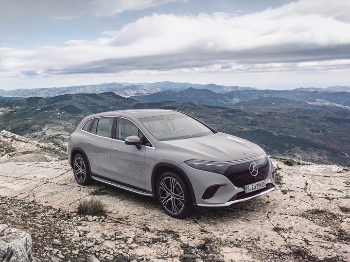 [서울=뉴시스] 메르세데스-벤츠의 '더 뉴 EQS SUV'가 한국자동차기자협회가 선정하는 이달의 차로 최종 선정됐다. (사진=한국자동차기자협회 제공) 2023.02.06 photo@newsis.com *재판매 및 DB 금지