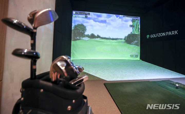 [서울=뉴시스] 서울의 한 스크린 실내골프장 내부. 해당 사진은 기사와 연관이 없습니다. (사진=뉴시스 DB). photo@newsis.com