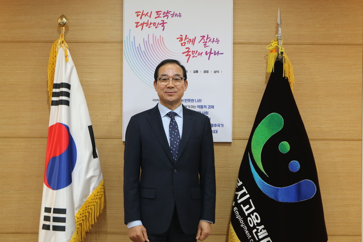 [부산=뉴시스] 한국선원복지고용센터 정태길 신임 이사장 *재판매 및 DB 금지
