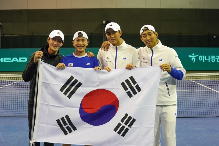 (왼쪽)권순우,_홍성찬,_남지성,_송민규 선수가 기념 사진을 찍고 있다.(사진=세종시) *재판매 및 DB 금지