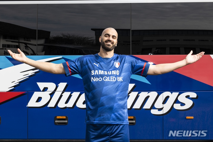 [서울=뉴시스]프로축구 수원, 뮬리치 영입. (사진=수원 삼성 제공)