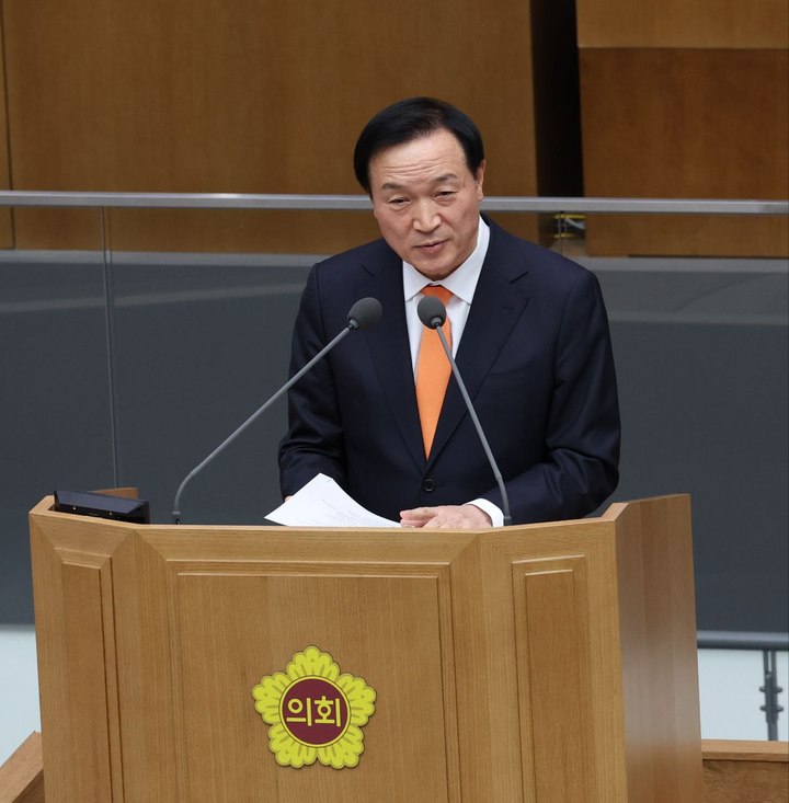 [수원=뉴시스] 임태희 경기도교육감이 7일 경기도의회 본회의장에서 열린 임시회 본회의에서 2023 경기교육 업무보고를 진행하고 있다. (사진=경기도교육청 제공) 2023.02.07. photo@newsis.com *재판매 및 DB 금지