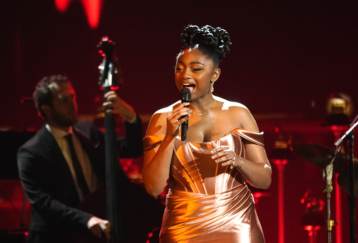 [LA=AP/뉴시스] '제 65회 그래미 어워즈'에서 공연하는 사마라 조이.