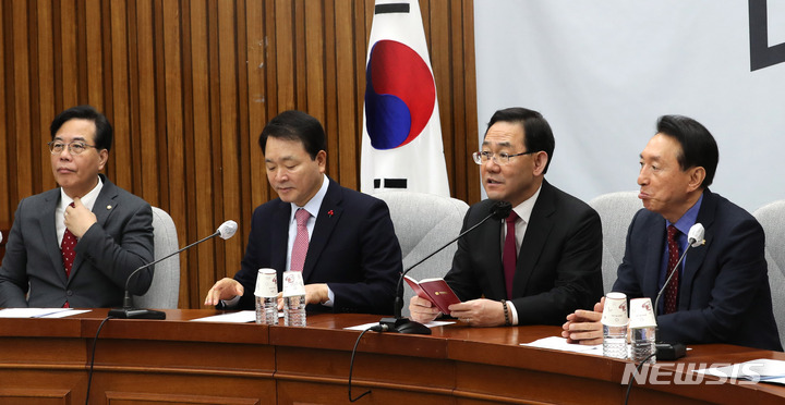 [서울=뉴시스] 전진환 기자 = 주호영 국민의힘 원내대표가 7일 오전 서울 여의도 국회에서 열린 원내대책회의에서 발언하고 있다.&nbsp; 2023.02.07. amin2@newsis.com