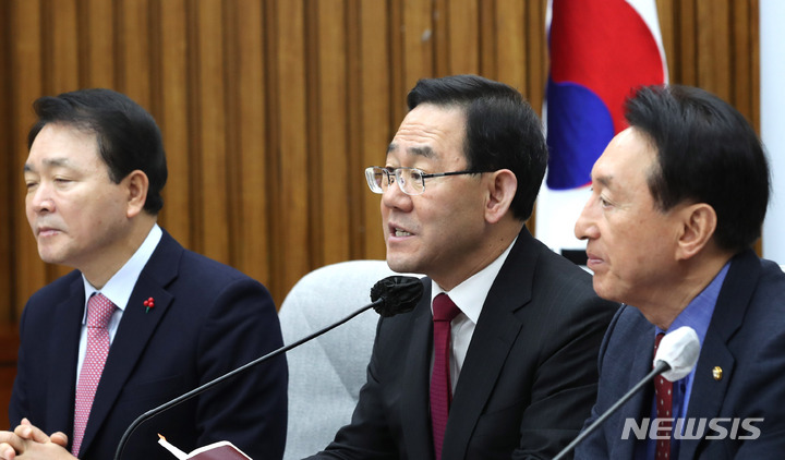 [서울=뉴시스] 전진환 기자 = 주호영 국민의힘 원내대표가 7일 오전 서울 여의도 국회에서 열린 원내대책회의에서 발언하고 있다.&nbsp; 2023.02.07. amin2@newsis.com