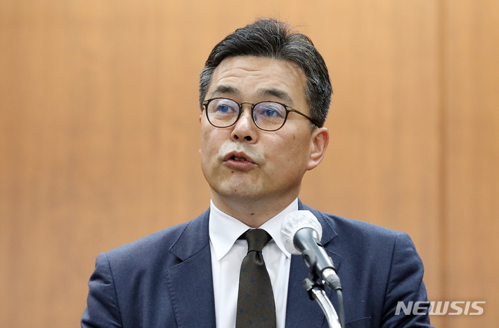 [서울=뉴시스] 김선웅 기자 = 김성욱 기획재정부 국제경제관리관이 발언하고 있다. (공동취재사진) 2023.02.07. photo@newsis.com