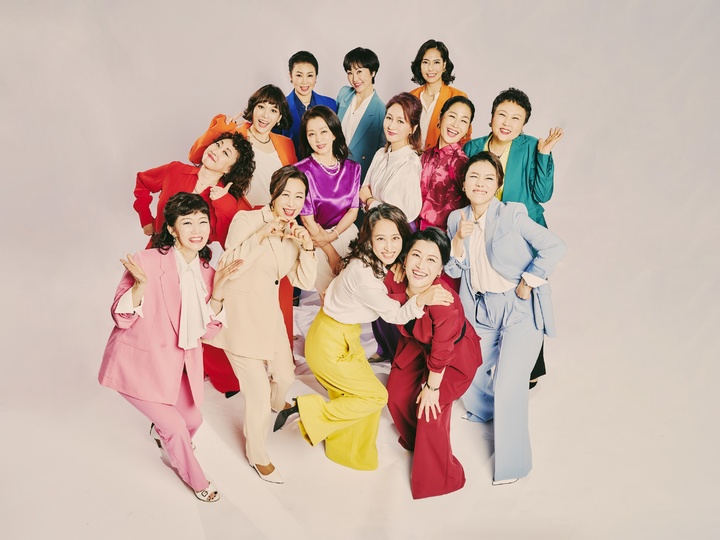 [서울=뉴시스]뮤지컬 '다시, 봄' 단체 사진. (사진=세종문화회관 서울시뮤지컬단 제공) 2023.02.08. photo@newsis.com *재판매 및 DB 금지