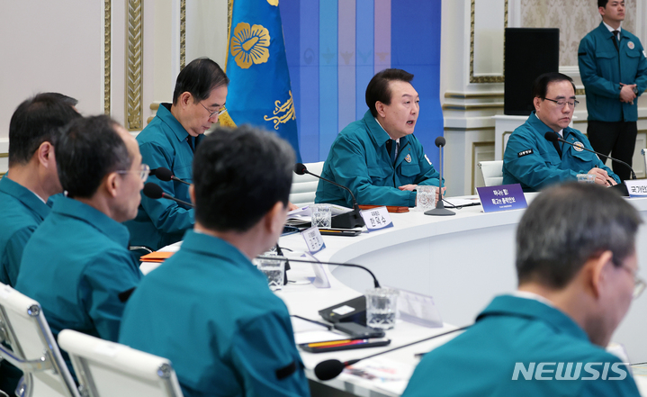 [서울=뉴시스] 전신 기자 = 윤석열 대통령이 8일 청와대 영빈관에서 열린 제56차 중앙통합방위회의에서 발언하고 있다. (대통령실통신사진기자단) 2023.02.08. photo1006@newsis.com