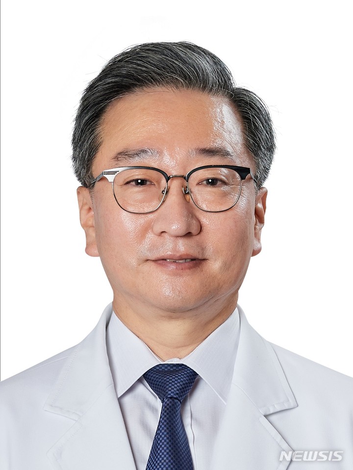 [서울=뉴시스]권정택 중앙대병원 신임 원장. (사진= 중앙대병원 제공) 2023.02.09. photo@newsis.com 