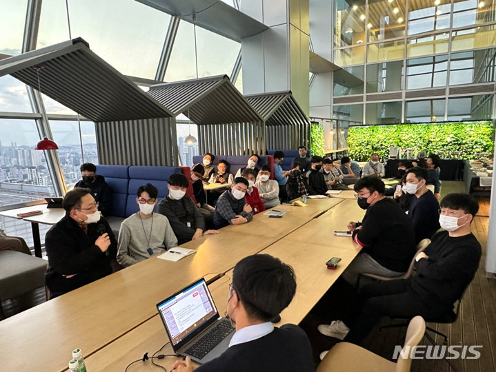 [서울=뉴시스] DL건설이 전 부서를 대상으로 부서 교류 프로그램인 '크로스 미팅'을 실시했다. (사진=DL건설 제공)