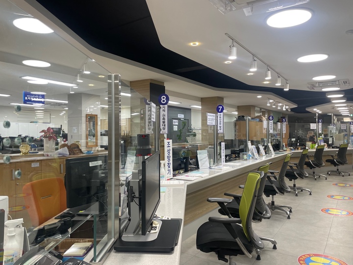 민원인과 직원 모두 안전한 환경으로 조성된 금산군 민원실. 2023. 02. 09&nbsp; *재판매 및 DB 금지