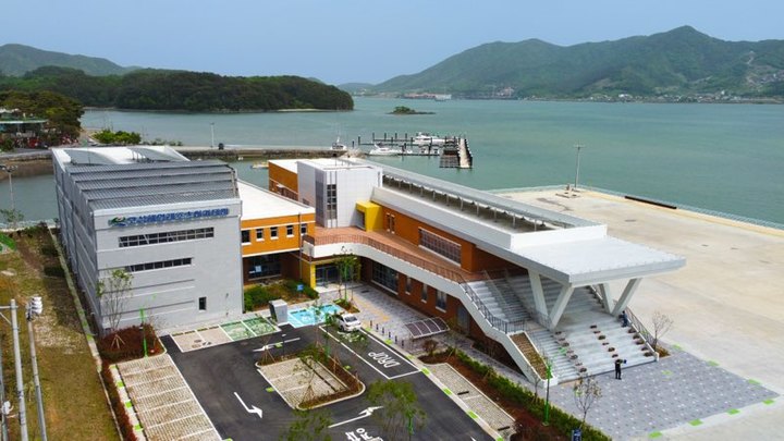 [고성(경남)=뉴시스] 회화면 당항포에 자리잡은 고성해양레포츠아카데미 *재판매 및 DB 금지