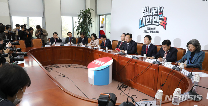 [서울=뉴시스] 전진환 기자 = 주호영 국민의힘 원내대표가 9일 오전 서울 여의도 국회에서 열린 비상대책위원회의에서 발언하고 있다. 2023.02.09. amin2@newsis.com