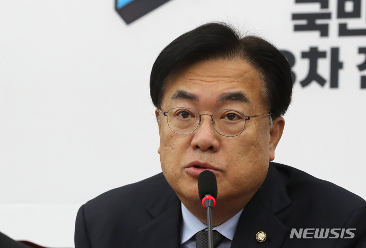 [서울=뉴시스] 전진환 기자 = 정진석 국민의힘 비상대책위원장이 9일 오전 서울 여의도 국회에서 열린 비상대책위원회의에서 발언하고 있다. 2023.02.09. amin2@newsis.com