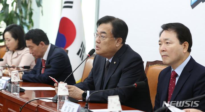 [서울=뉴시스] 전진환 기자 = 정진석 국민의힘 비상대책위원장이 9일 오전 서울 여의도 국회에서 열린 비상대책위원회의에서 발언하고 있다. 2023.02.09. amin2@newsis.com