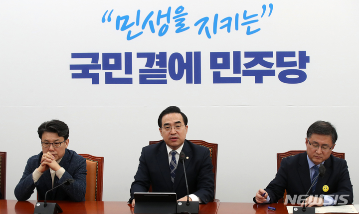 [서울=뉴시스] 고범준 기자 = 박홍근 더불어민주당 원내대표가 9일 오전 서울 여의도 국회에서 열린 정책조정회의에서 발언하고 있다. 2023.02.09. bjko@newsis.com