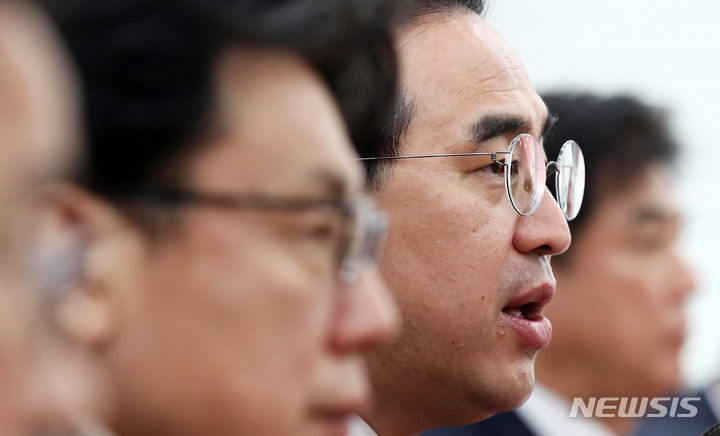 [서울=뉴시스] 고범준 기자 = 박홍근 더불어민주당 원내대표가 9일 오전 서울 여의도 국회에서 열린 정책조정회의에서 발언하고 있다. 2023.02.09. bjko@newsis.com