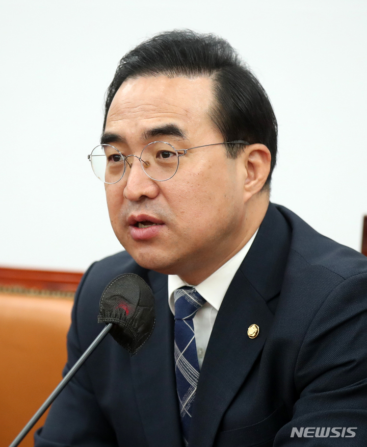 [서울=뉴시스] 고범준 기자 = 박홍근 더불어민주당 원내대표가 9일 오전 서울 여의도 국회에서 열린 정책조정회의에서 발언하고 있다. 2023.02.09. bjko@newsis.com