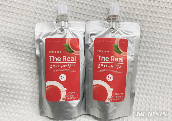 [나주=뉴시스] 전남농업기술원이 개발한&nbsp; '콤부차 워터젤리' 시제품. (사진=전남농기원 제공) 2023.02.09. photo@newsis.com