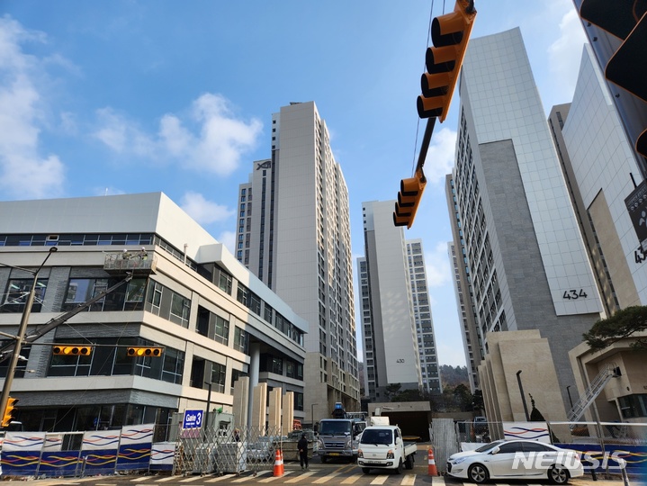 [서울=뉴시스] 이예슬 기자= 개포주공4단지를 재건축한 3375세대 대단지, '개포프레지던스자이'가 내달 입주를 앞두고 있다. 뉴시스 자료사진.