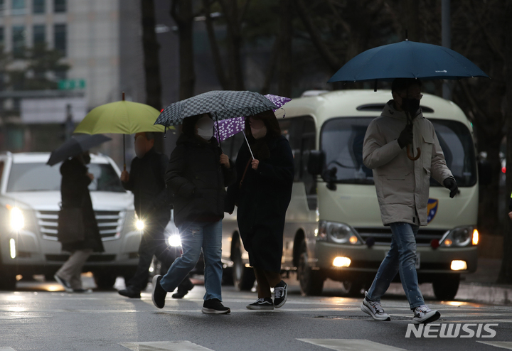 충남권 황사 영향 받으며 일교차 커…한때 5㎜ 미만 비 내려