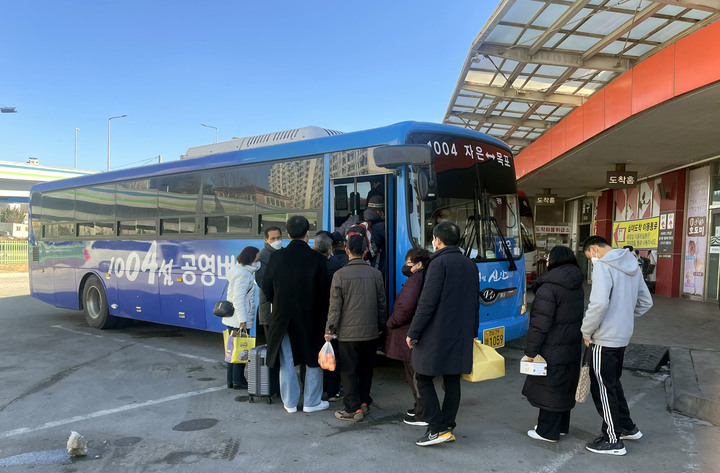 [신안=뉴시스] 신안군 공영버스. *재판매 및 DB 금지