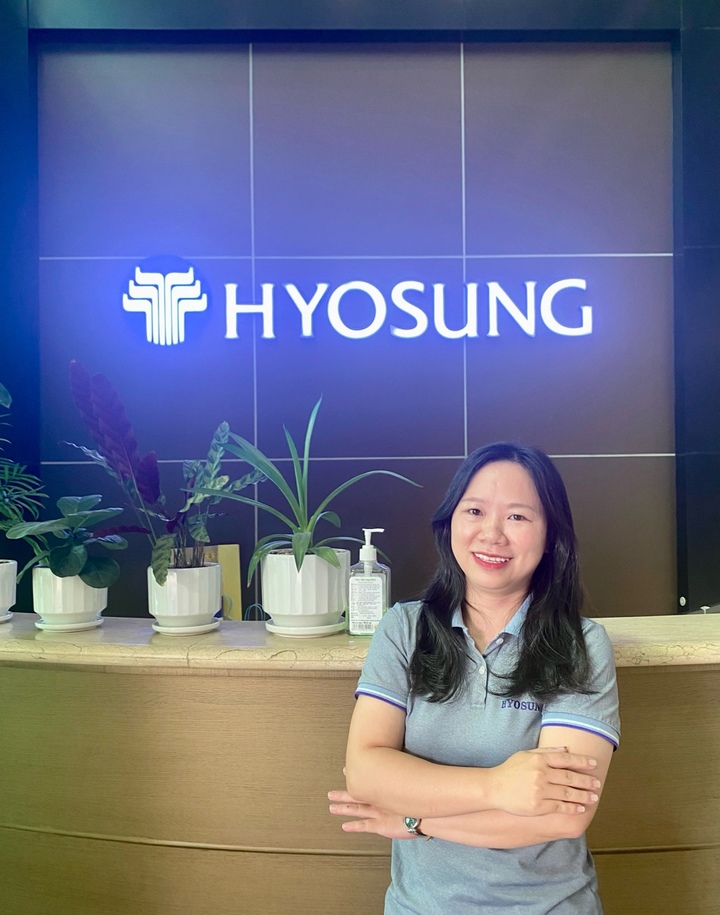 [호찌민=뉴시스] 효성 베트남 법인 직원 레티탄빈씨. 2009년 동나이 법인에 입사한 빈씨는 사실상 효성 베트남 법인의 '원년 멤버'라는 게 김남기 효성 베트남 지원팀장의 설명이다.(사진=효성첨단소재) 2023.2.14 photo@newsis.com *재판매 및 DB 금지