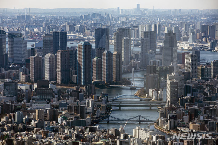 [AP/뉴시스] 2021년 1월의 도쿄 조망데크에서 바라본 초고층 빌딩과 빽빽히 들어선 빌딩 모습 2023. 07. 20. 