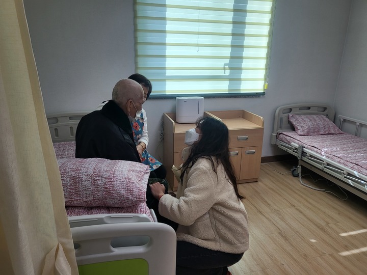 [울산=뉴시스] 박수지 기자 = 딸 선호 현상이 강해진 것은 노후에 딸이 아들보다 더 잘 보살펴줄 것이라는 기대가 있기 때문이라는 것을 뒷받침해 주는 연구 결과가 나왔다. 2023.02.15. (사진=울산 북구 제공. 사진은 기사와 직접 관련이 없습니다.) photo@newsis.com *재판매 및 DB 금지