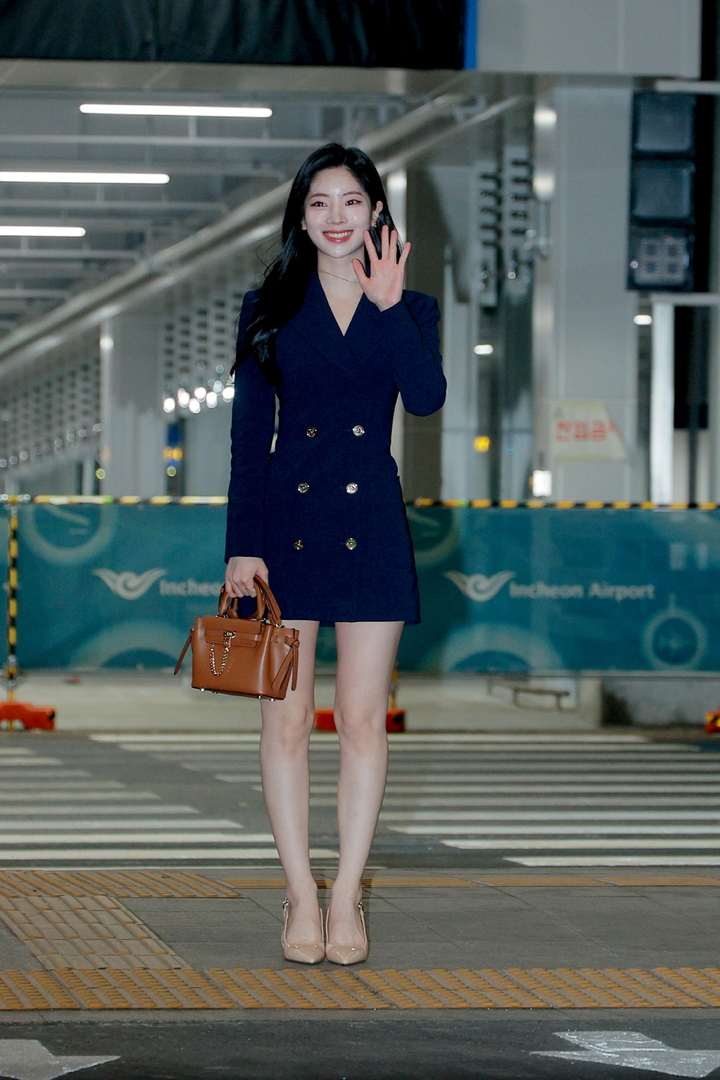 [서울=뉴시스] 다현 2023.02.15 (사진=마이클 코어스) photo@newsis.com 	 *재판매 및 DB 금지