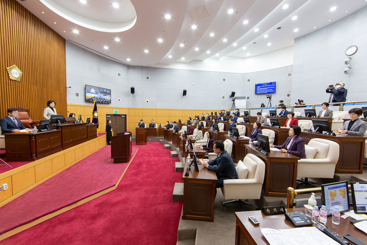 [대전=뉴시스] 조명휘 기자 = 대전 서구의회가 15일 제274회 임시회를 폐회하고 있다. (사진= 서구의회 제공) 2023.02.15. photo@newsis.com *재판매 및 DB 금지