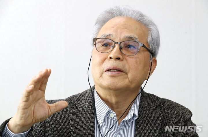 [서울=뉴시스] 최진석 기자 = 곤충학자인 박규택 과학의전당 이사장이 15일 서울 강남구 사무실에서 뉴시스와 인터뷰를 하고 있다. 2023.02.1X. myjs@newsis.com