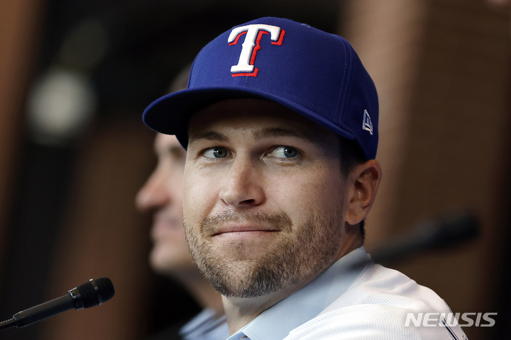 [알링턴=AP/뉴시스] 메이저리그(MLB) 텍사스 레인저스의 제이콥 디그롬. 2022.12.08