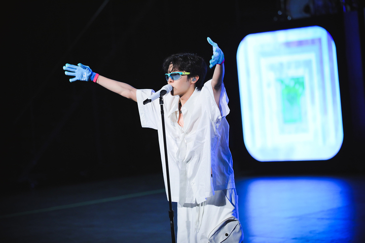 [서울=뉴시스] '제이홉 인 더 박스' 중. 2023.04.24. (사진 = 디즈니 + 제공) photo@newsis.com *재판매 및 DB 금지