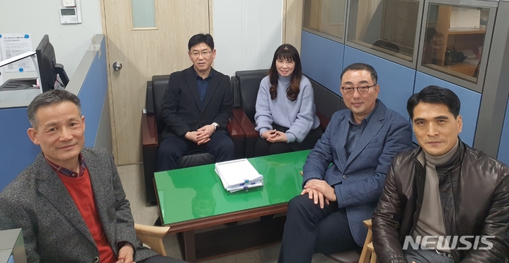 [부천=뉴시스] 정일형 기자 = 왼쪽부터 한미호·이상진·김민아·강용수·최성걸 심사관.