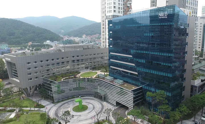 교원 단기 해외교육봉사 대학 11곳 모집..."교육개발 참여기회 확대" - 뉴스 썸네일 이미지