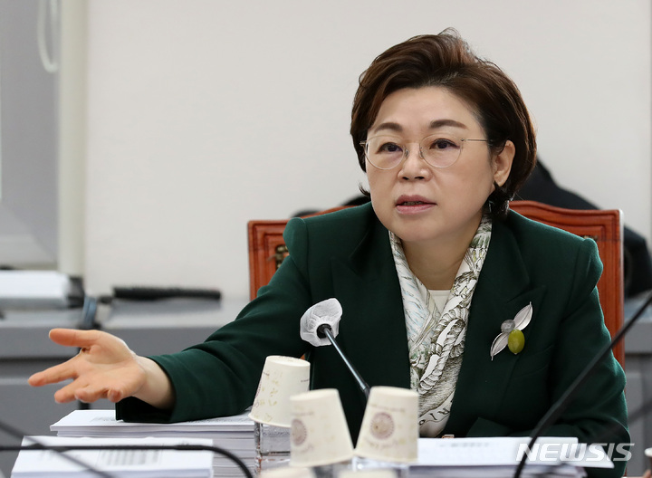 [서울=뉴시스] 이영환 기자 = 김정재 국회 국토교통위원회 국토법안심사소위원회 소위원장이 17일 오전 서울 여의도 국회에서 열린 법안심사소위를 주재하고 있다. 2023.02.17. 20hwan@newsis.com